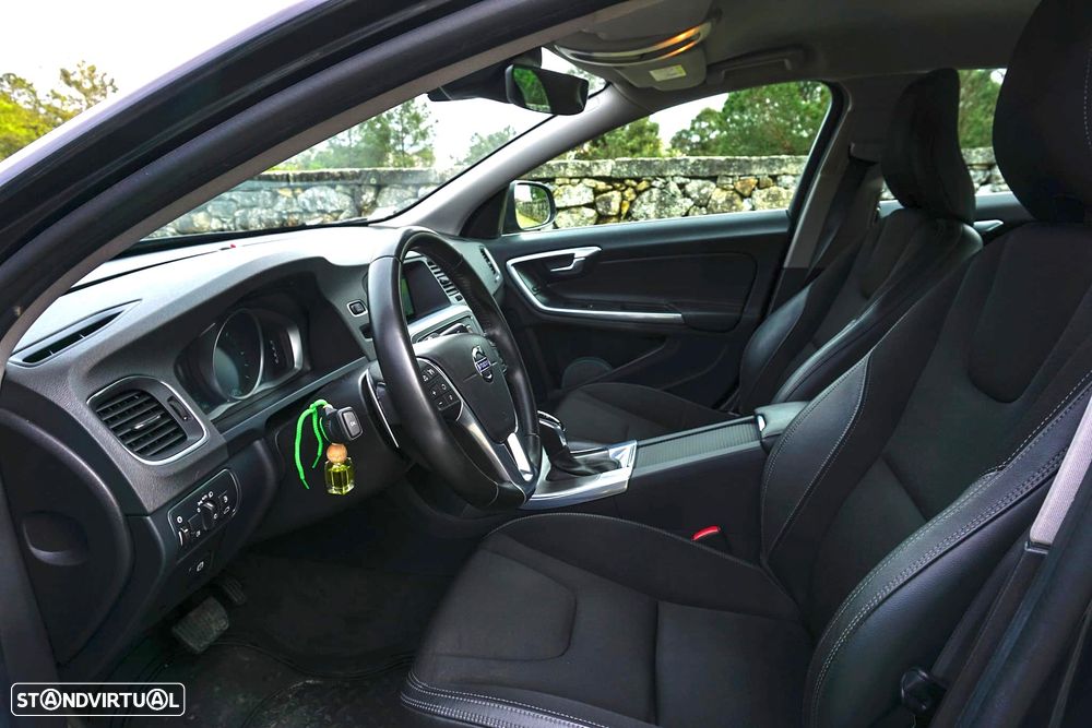 Volvo S60 2.0 D4 Momentum Geartronic - 31
