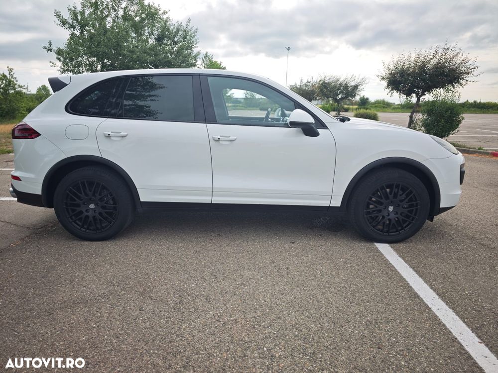 Porsche Cayenne 3.0 L V6 - 8