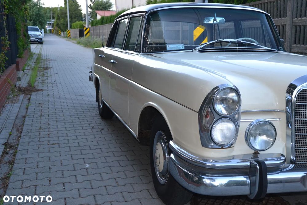 Mercedes-Benz W111 - 4