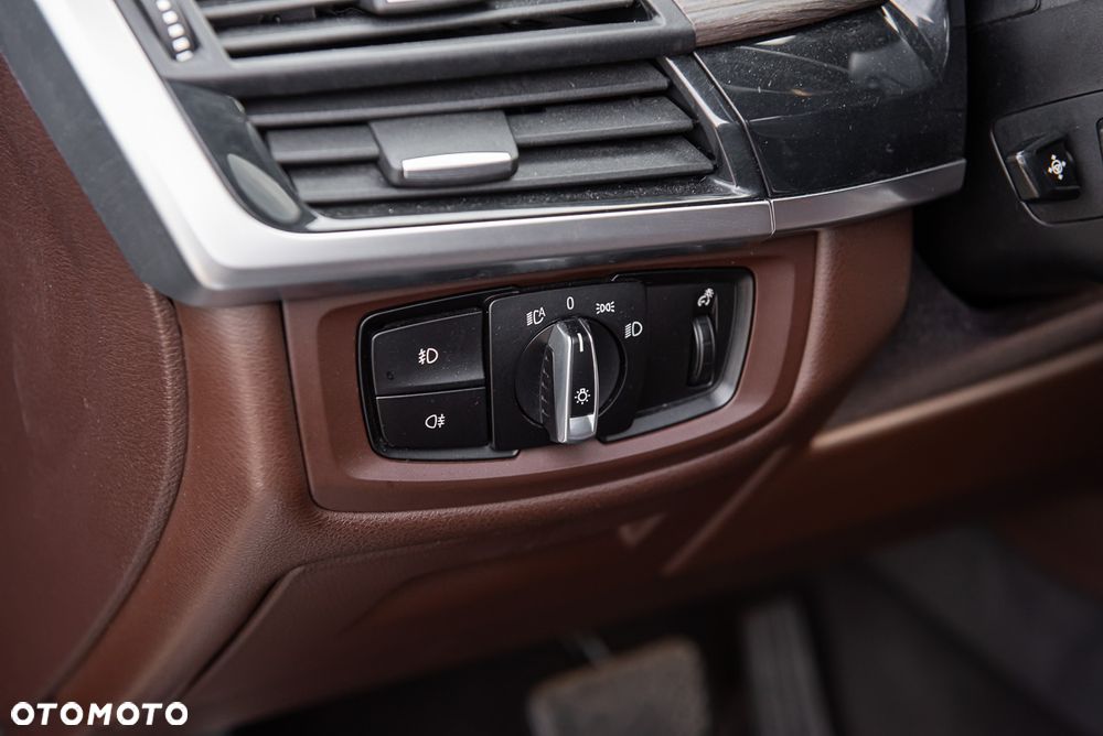 BMW X5 xDrive50i Sport-Aut - 15