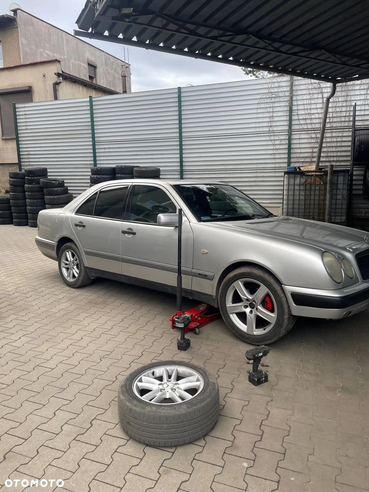 Mercedes-Benz Klasa E 230 Avantgarde - 16