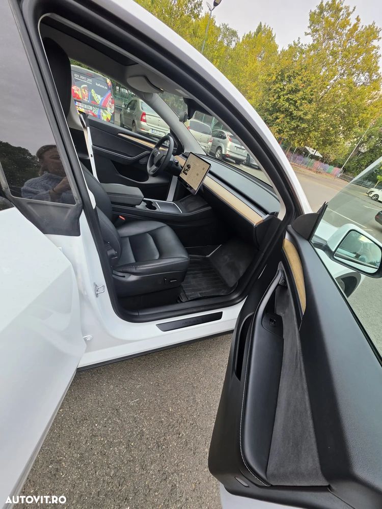 Tesla Model Y - 7
