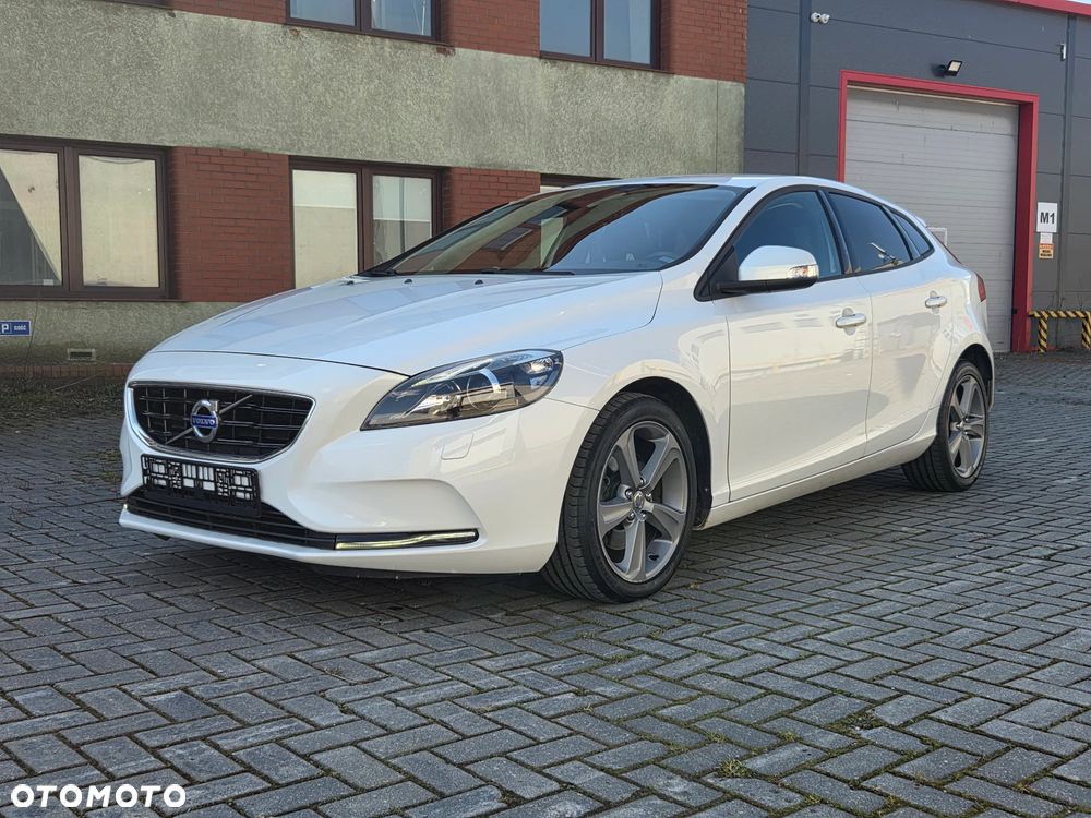 Volvo V40 T2 Momentum - 1