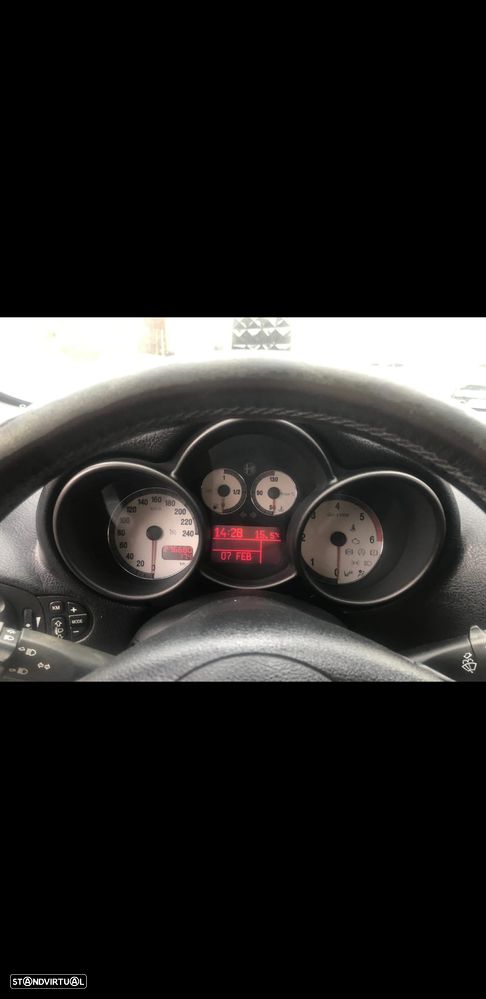 Alfa Romeo GT 1.9 JTD M-JET - 10