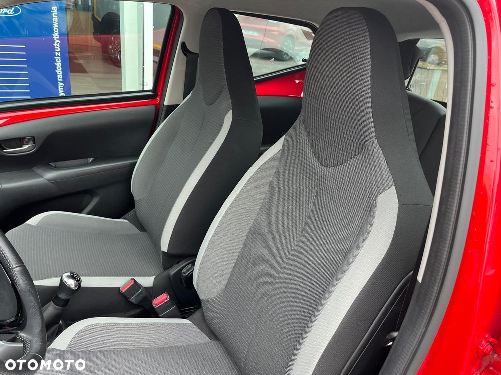 Toyota Aygo x-play - 15
