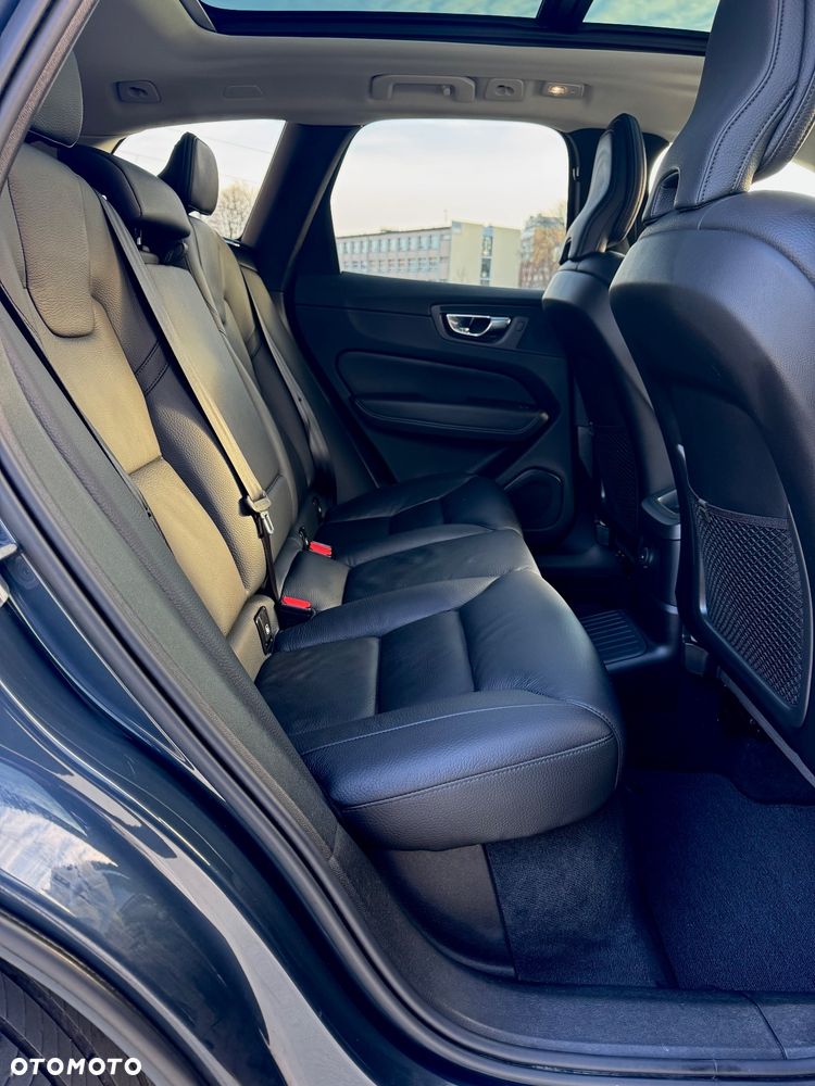 Volvo XC 60 T6 Plug-In Hybrid AWD Inscription - 17