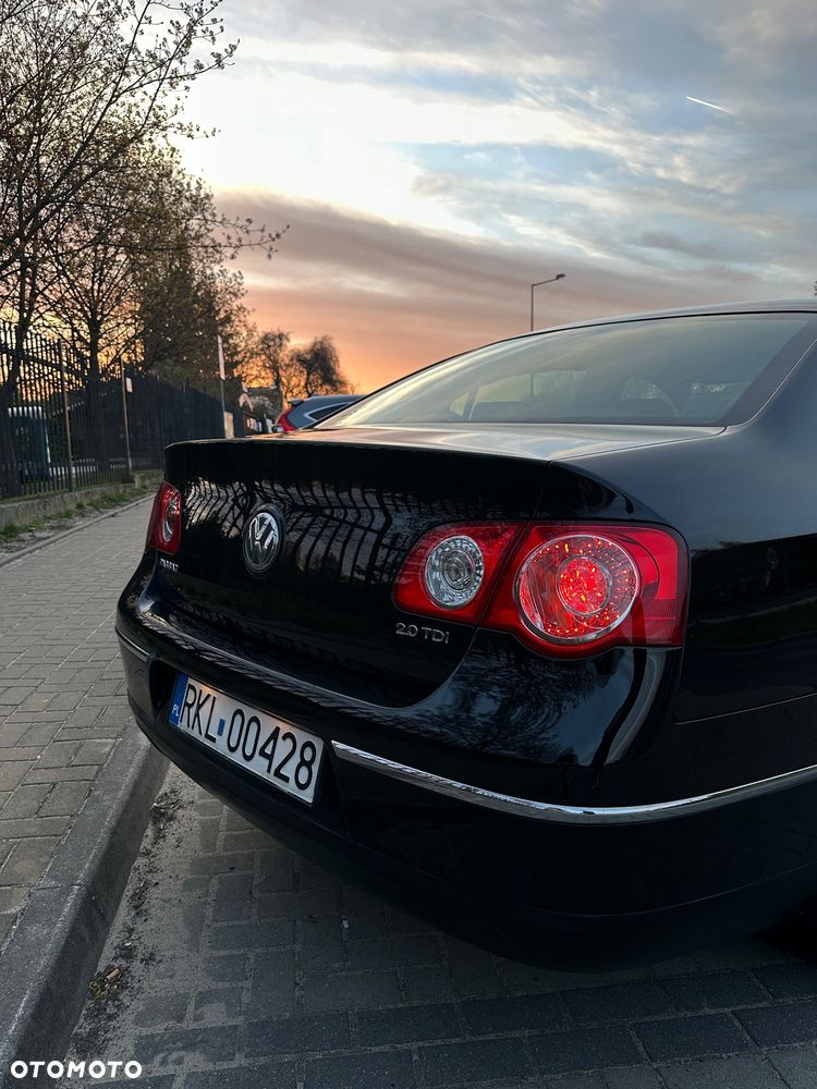 Volkswagen Passat 2.0 TDI Comfortline - 10
