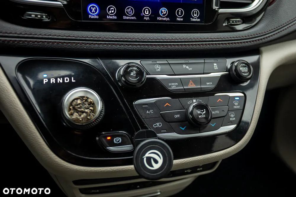 Chrysler Pacifica - 34