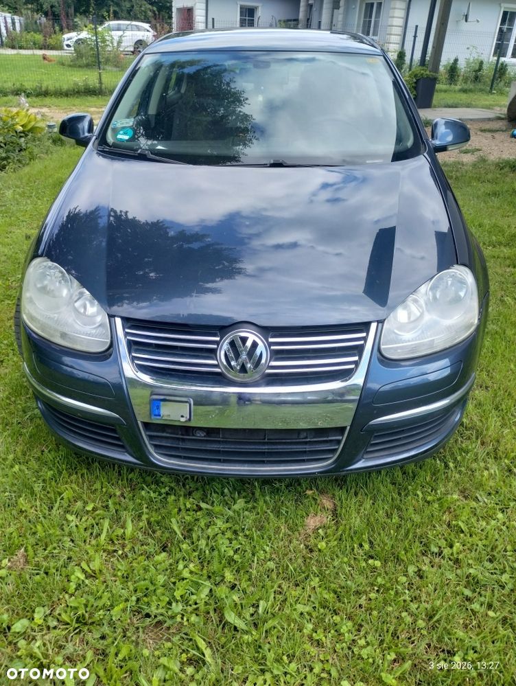 Volkswagen Jetta - 1