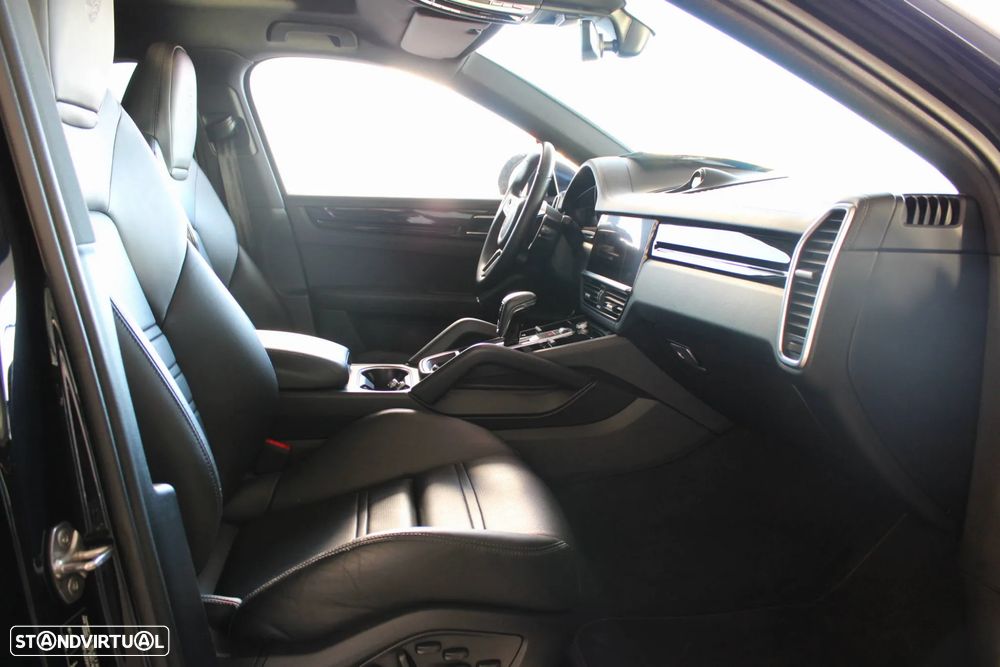 Porsche Cayenne Coupé E-Hybrid - 12