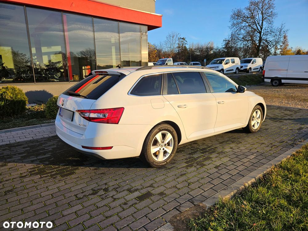 Skoda Superb 2.0 TDI Ambition - 2