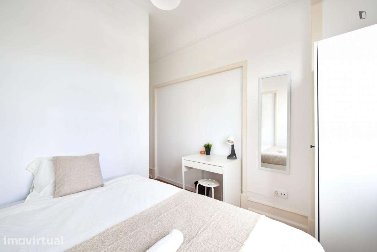 Quarto - localizado em Marquês de Pombal Lisbon - Grande imagem: 3/24