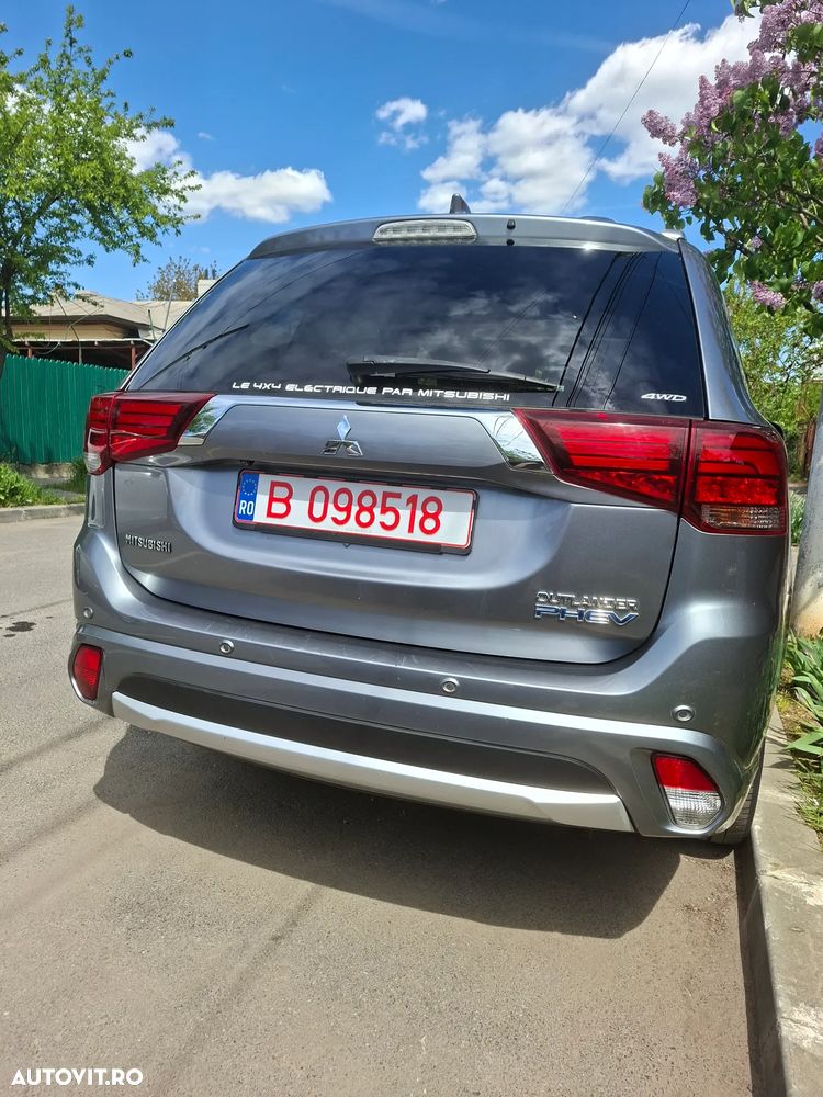 Mitsubishi Outlander - 3