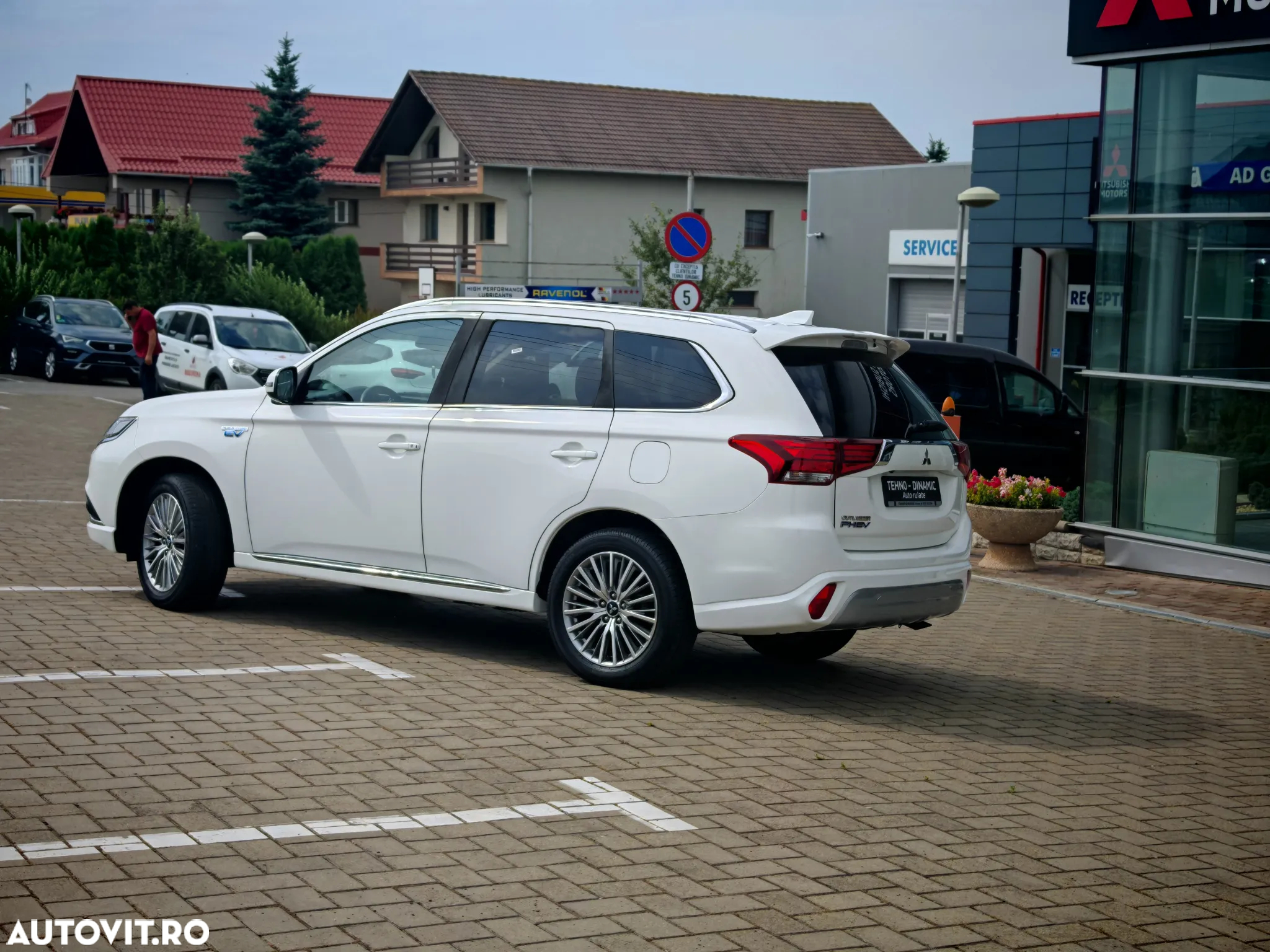 Mitsubishi Outlander PHEV 2.4 L 4X4 Intense - 10