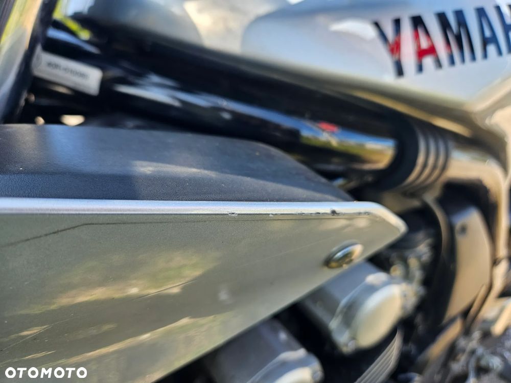Yamaha FZS - 11