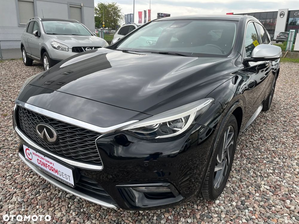 Infiniti Q30 - 12