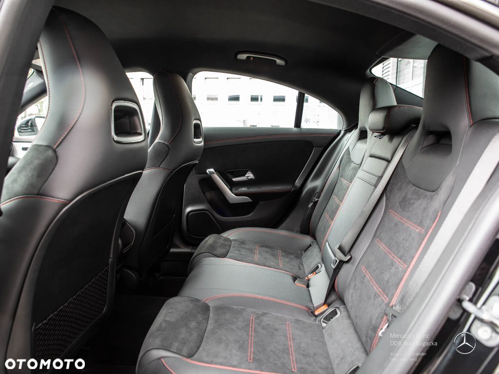 Mercedes-Benz CLA 250 E AMG Line 8G-DCT - 11