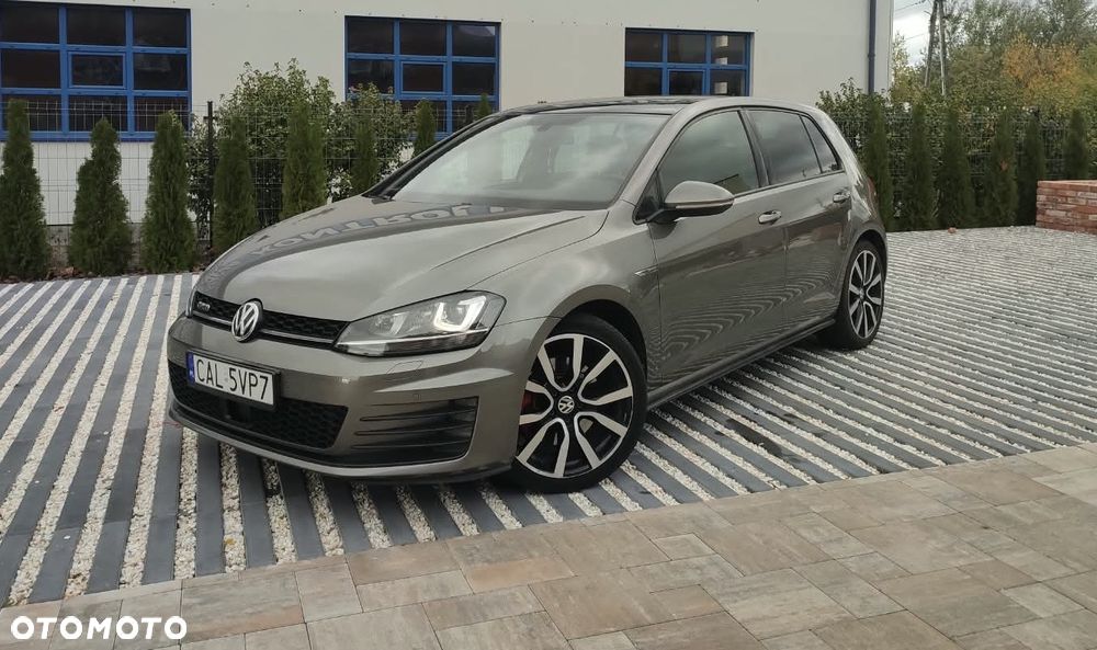 Volkswagen Golf - 2