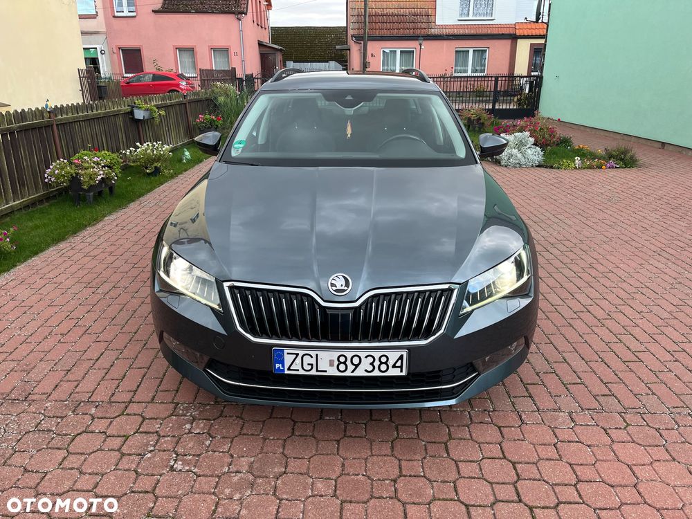 Skoda Superb Combi 2.0 TDI DSG Ambition - 4