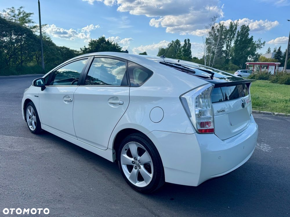 Toyota Prius (Hybrid) - 7