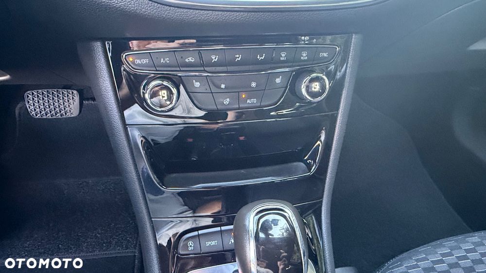 Opel Astra 1.4 T Dynamic S&S - 26