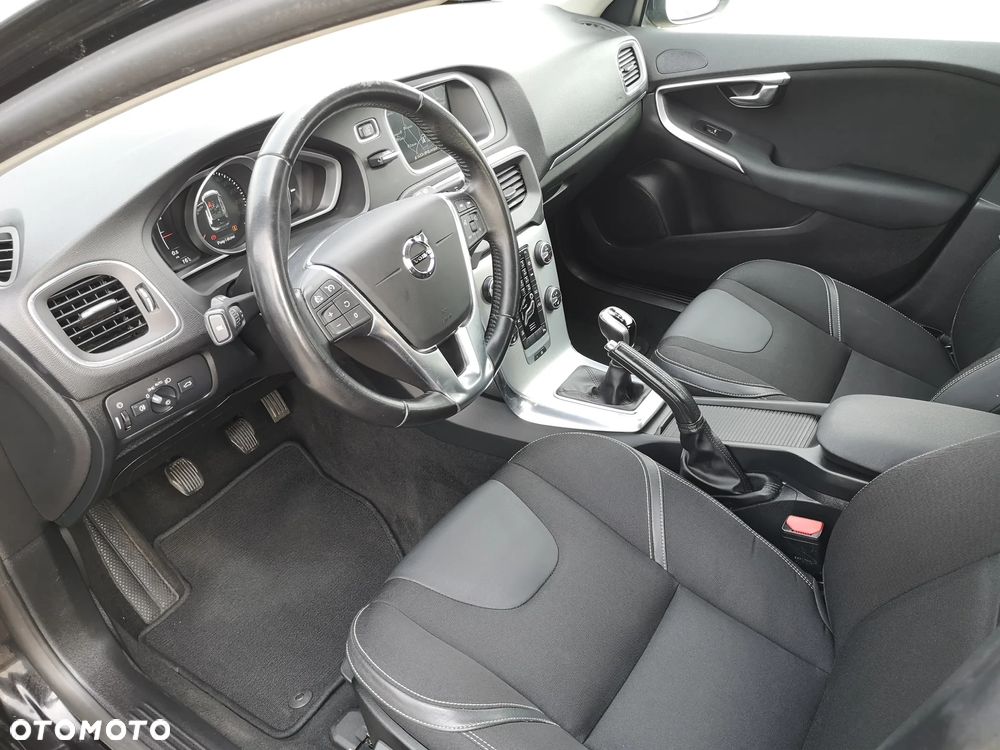 Volvo V40 D2 Momentum - 10