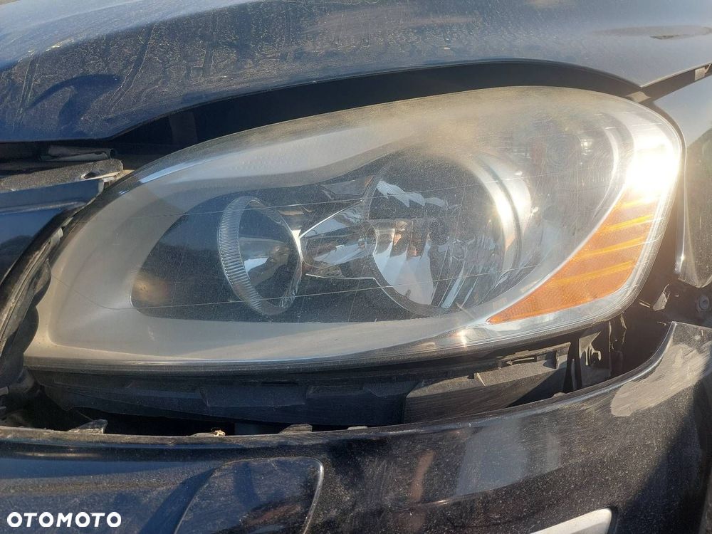 LAMPA LEWY PRZÓD VOLVO XC60 I LIFT EUROPA - 1