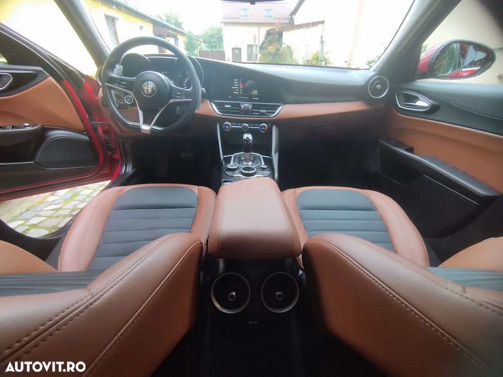Alfa Romeo Giulia 2.0 Turbo 16V AT8 Business - 8