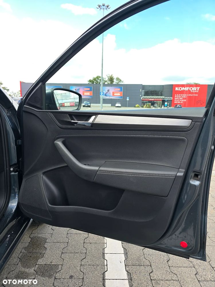 Skoda RAPID 1.0 TSI Style - 23