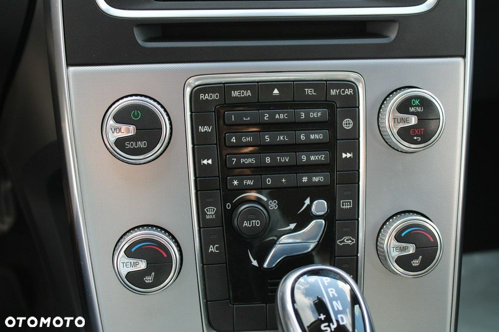 Volvo V60 Cross Country D4 Drive-E Momentum - 27