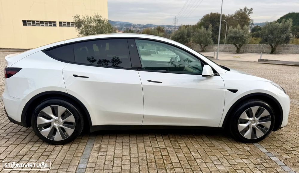 Tesla Model Y RWD - 3