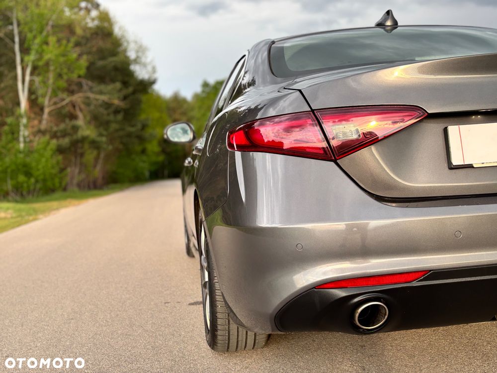 Alfa Romeo Giulia 2.2 AT8 Executive - 6