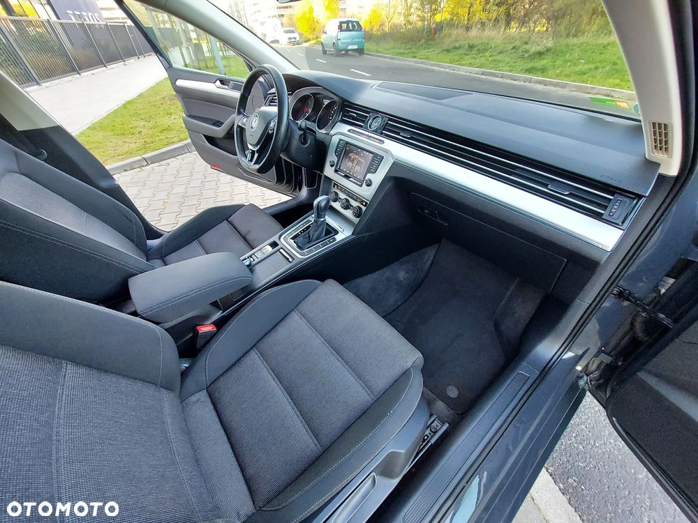 Volkswagen Passat - 16
