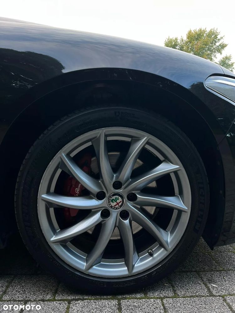 Alfa Romeo Giulia 2.0 Turbo 16V AT8-Q4 Veloce - 7