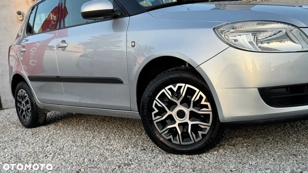 Skoda Fabia 1.2 HTP STYLE EDITION - 23