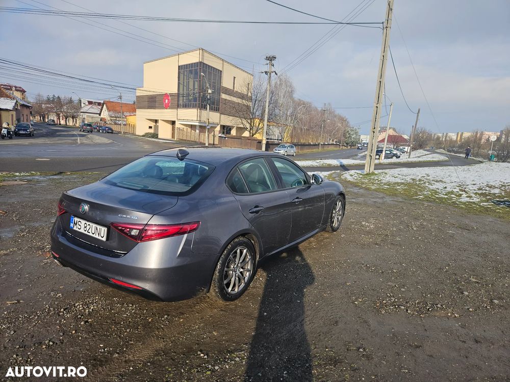 Alfa Romeo Giulia 2.2 JTDM Aut. - 2