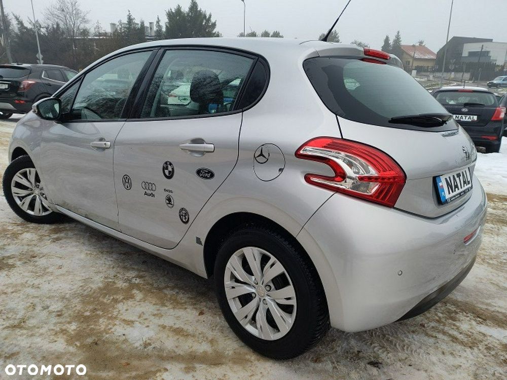 Peugeot 208 - 4
