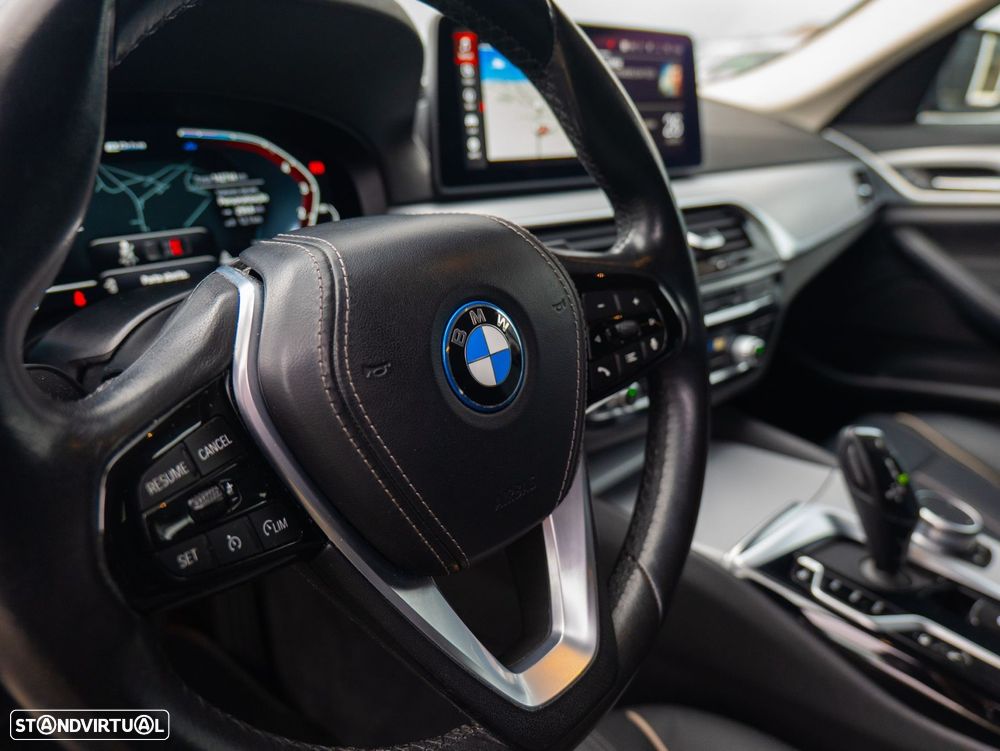 BMW 530 e - 16