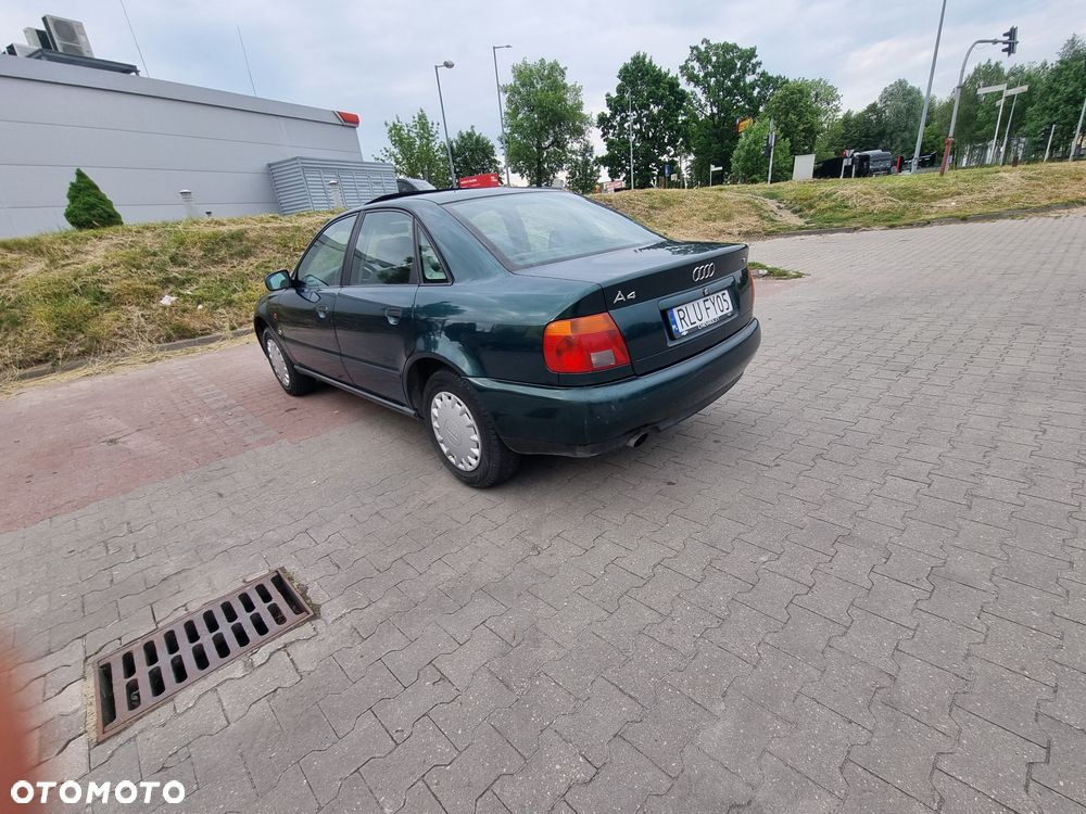 Audi A4 Limousine - 4