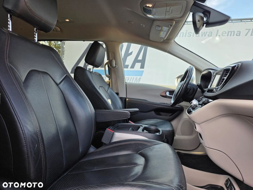 Chrysler Pacifica - 15