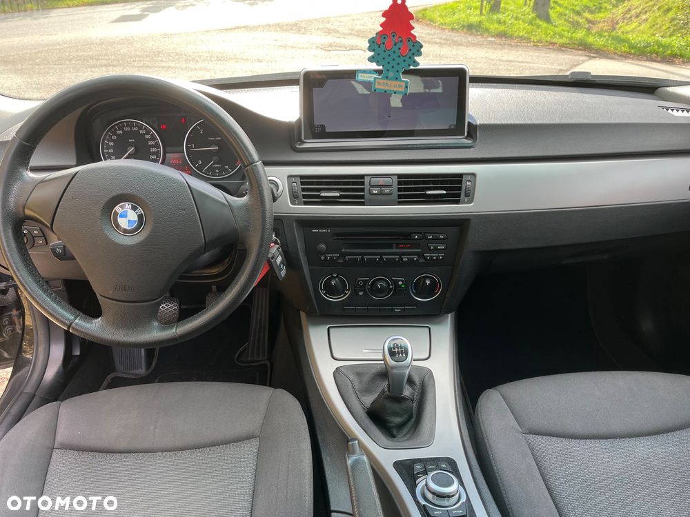 BMW Seria 3 320d DPF Touring - 12
