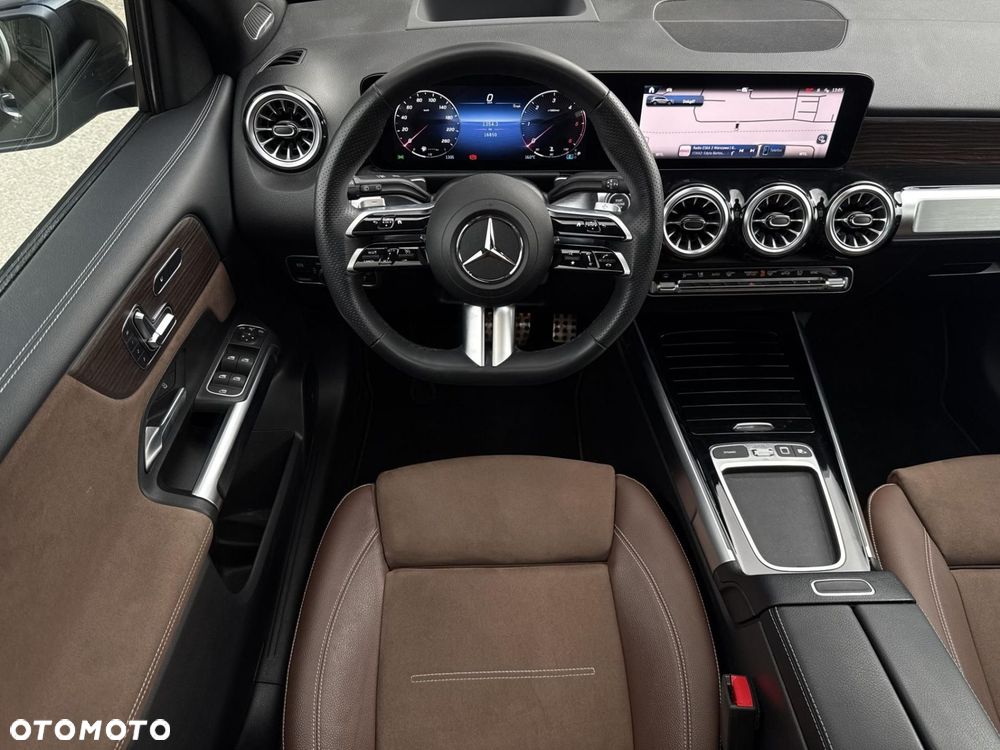 Mercedes-Benz GLB - 14