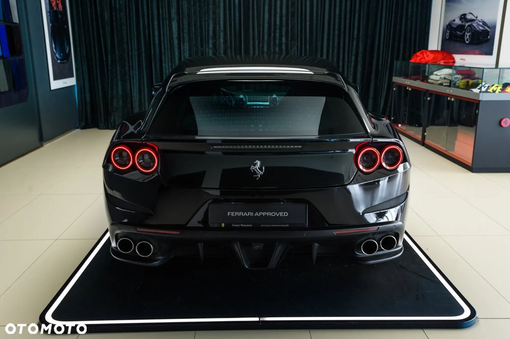 Ferrari GTC4Lusso - 9