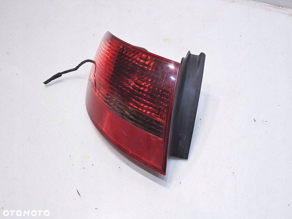 LAMPA LEWA TYLNA TYŁ AUDI A6 C6 AVANT 89034302 - 2