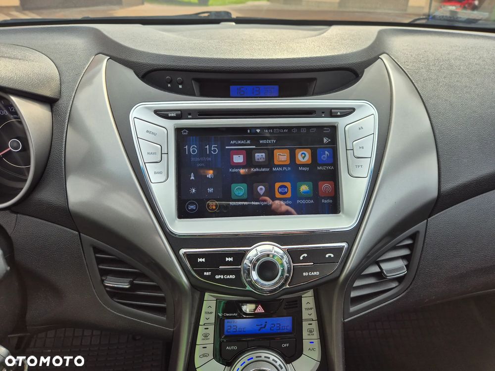 Hyundai Elantra 1.6 Comfort - 12