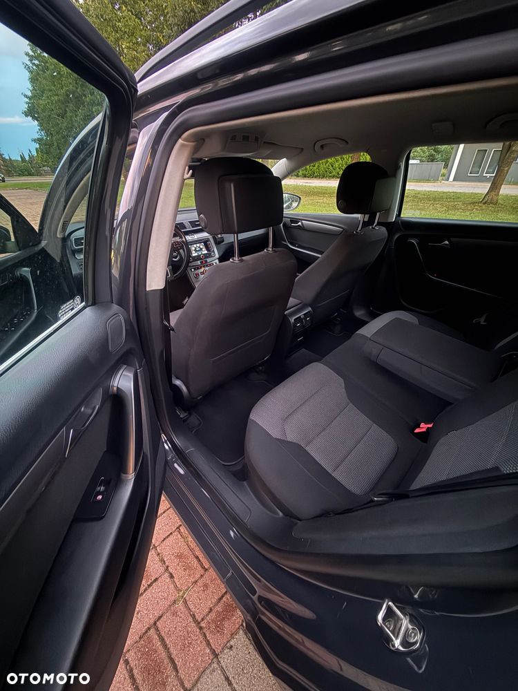 Volkswagen Passat - 4