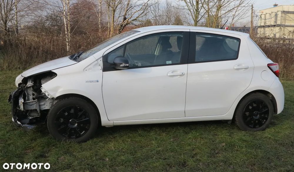 Toyota Yaris Hybrid 100 Active EU6 - 3