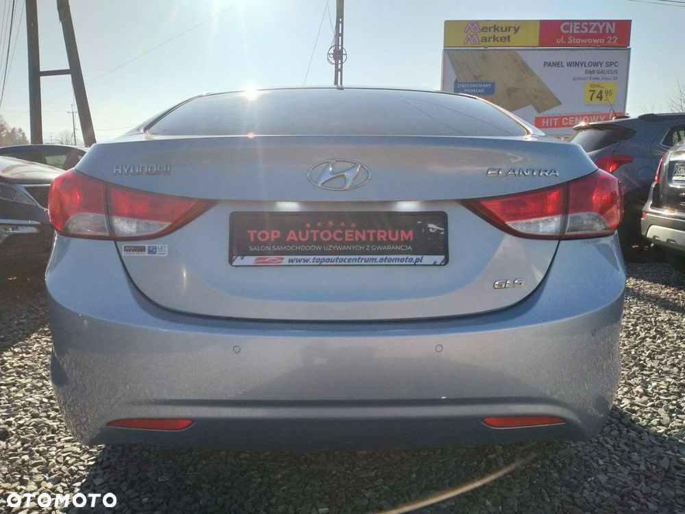Hyundai Elantra - 4