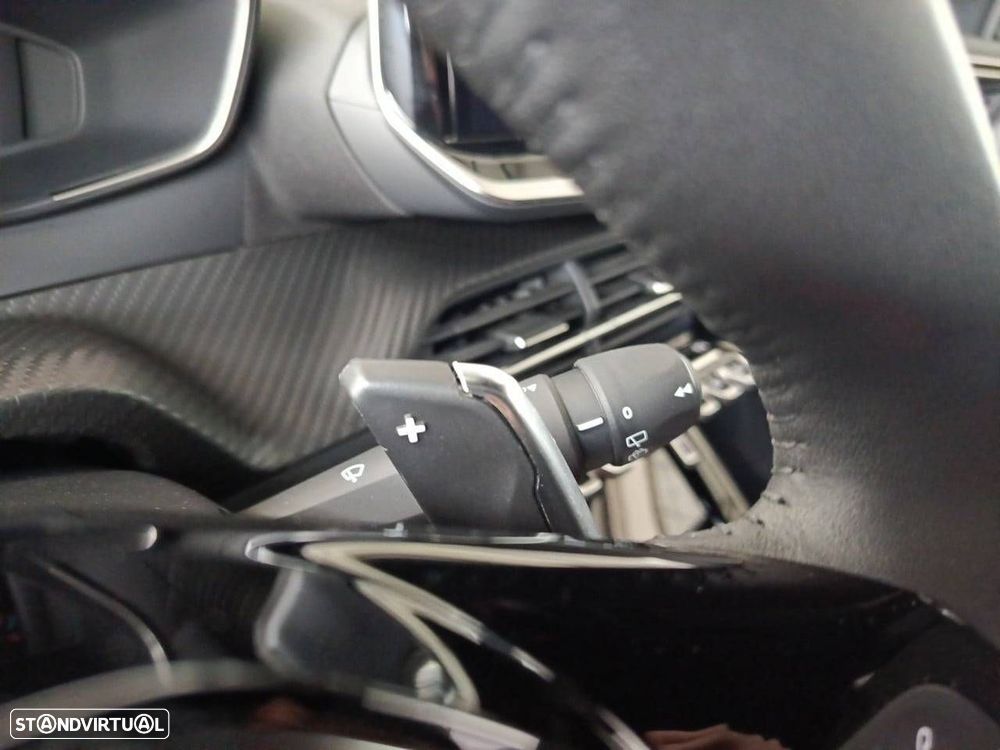 Peugeot 2008 1.2 Hybrid Allure e-DCS6 - 15