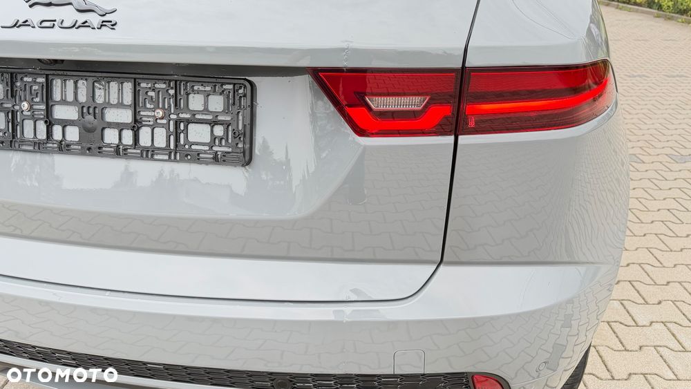 Jaguar E-Pace P250 AWD R-Dynamic - 19